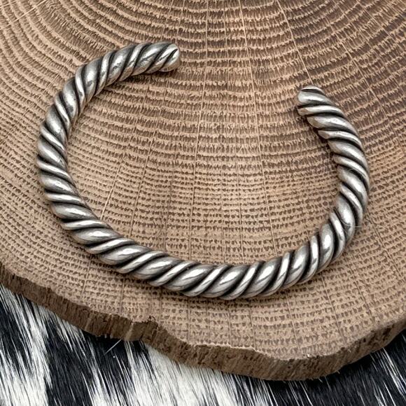 1990s Native American NAVAJO Sterling Silver Cuff Bracelet Plain Double Twist - Picture 2 of 3